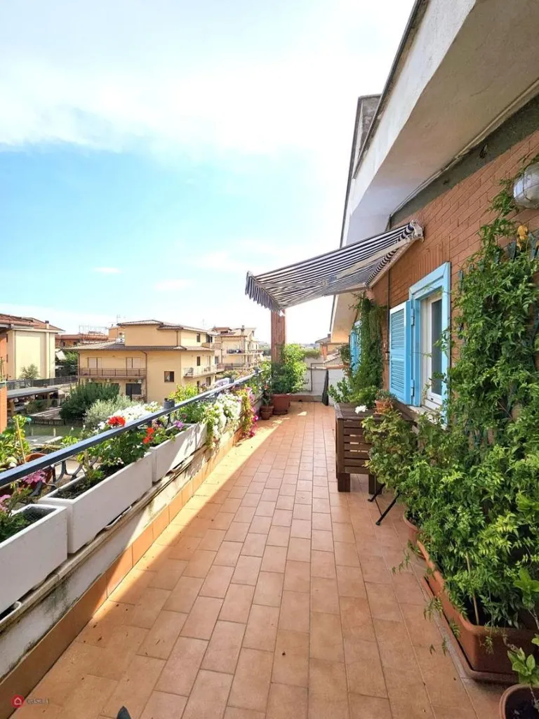 Balcon - Rustic Attico with Terrazzo in Ciampino