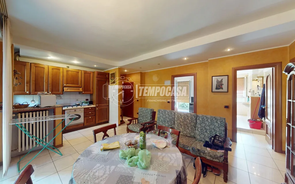 Sala da pranzo - Bright Trilocale with Balcony in Cinisello Balsamo