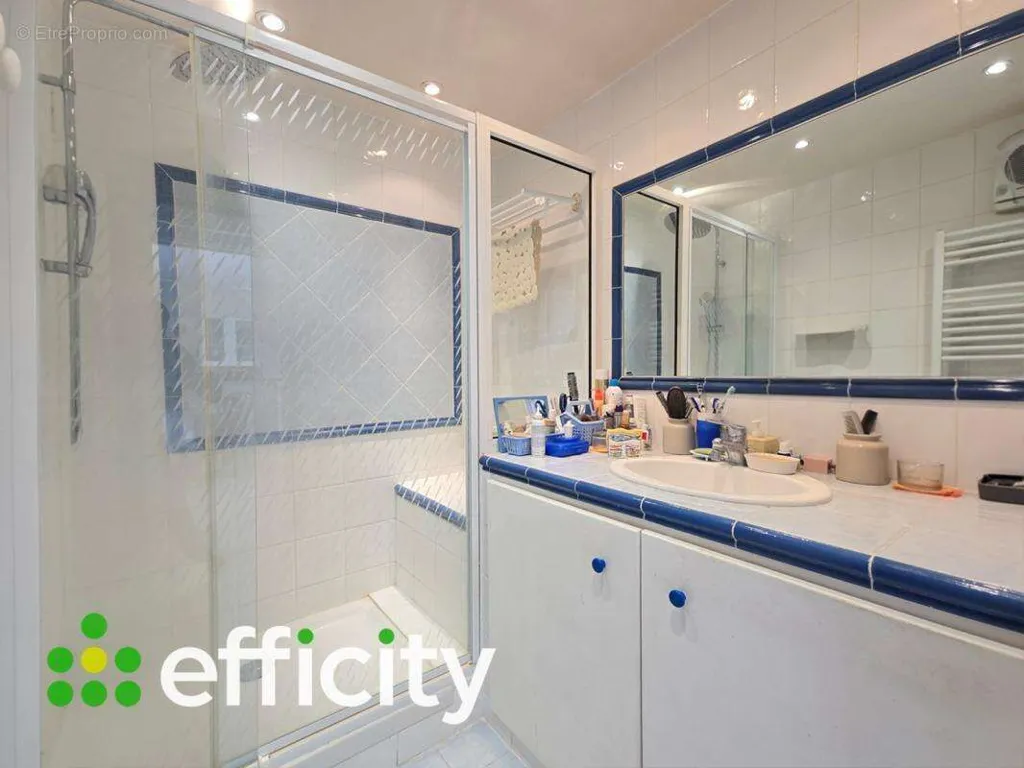 Vannitoad - 3-Bedroom Apartment with South-West Exposure in Fréjus