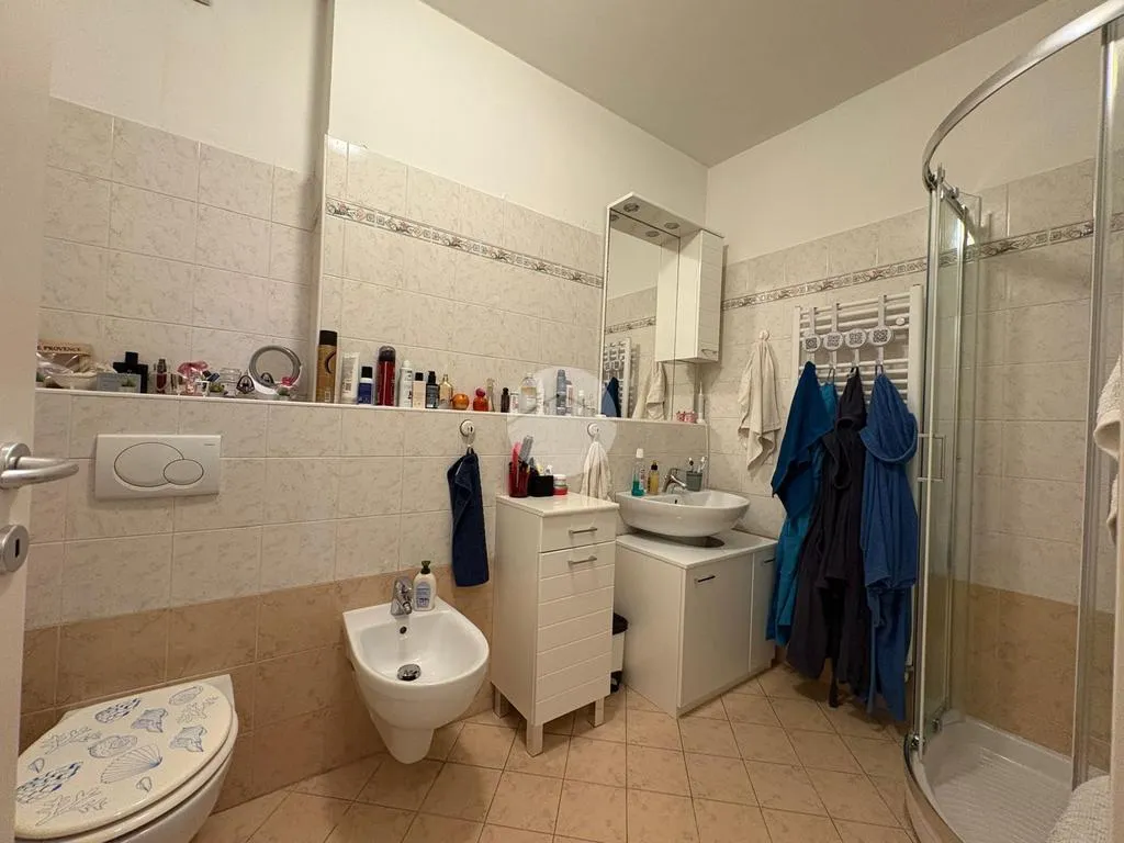 Bathrooms - Modernised Two-Bedroom Apartment in Florence
