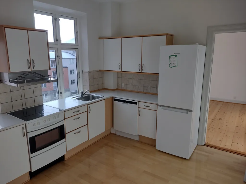 Köök - Spacious Renovated Penthouse in Odense C