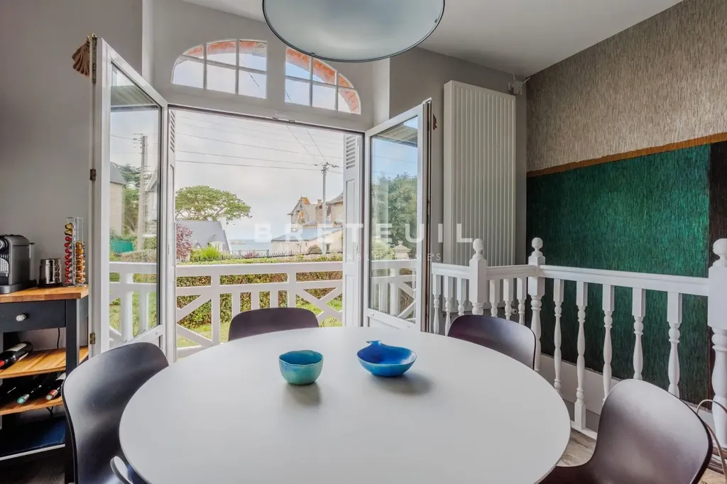 Söögituba - Apartment with Sea View in Dinard Malouine
