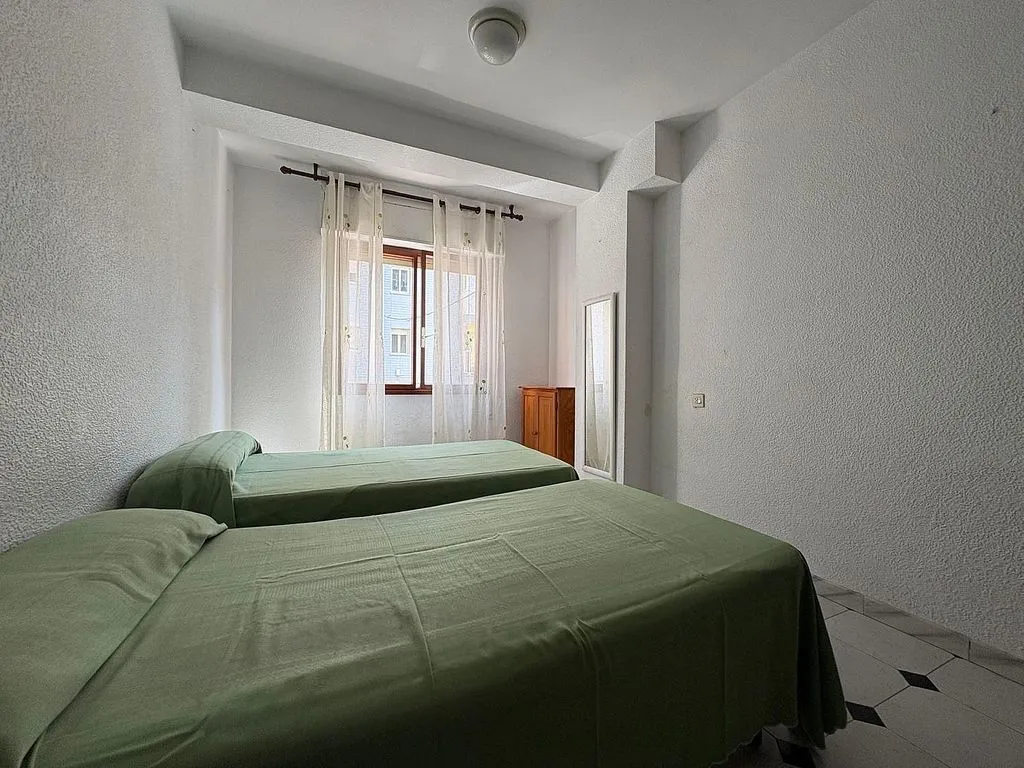 Chambres - 3-Bed Apartment with Balcony in Benidorm
