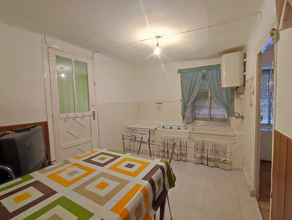 Söögituba - Rustic House with Patio in Puente Duero