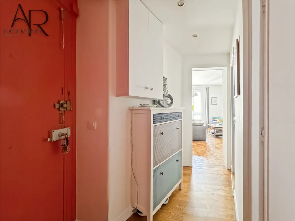 Esik - Charming T2 with View in Montmartre