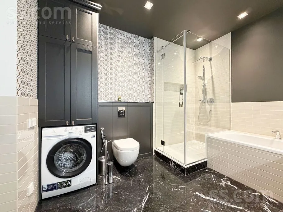Salles de bain - Luxury 4-Bedroom Apartment with Balcony in Riga Centre