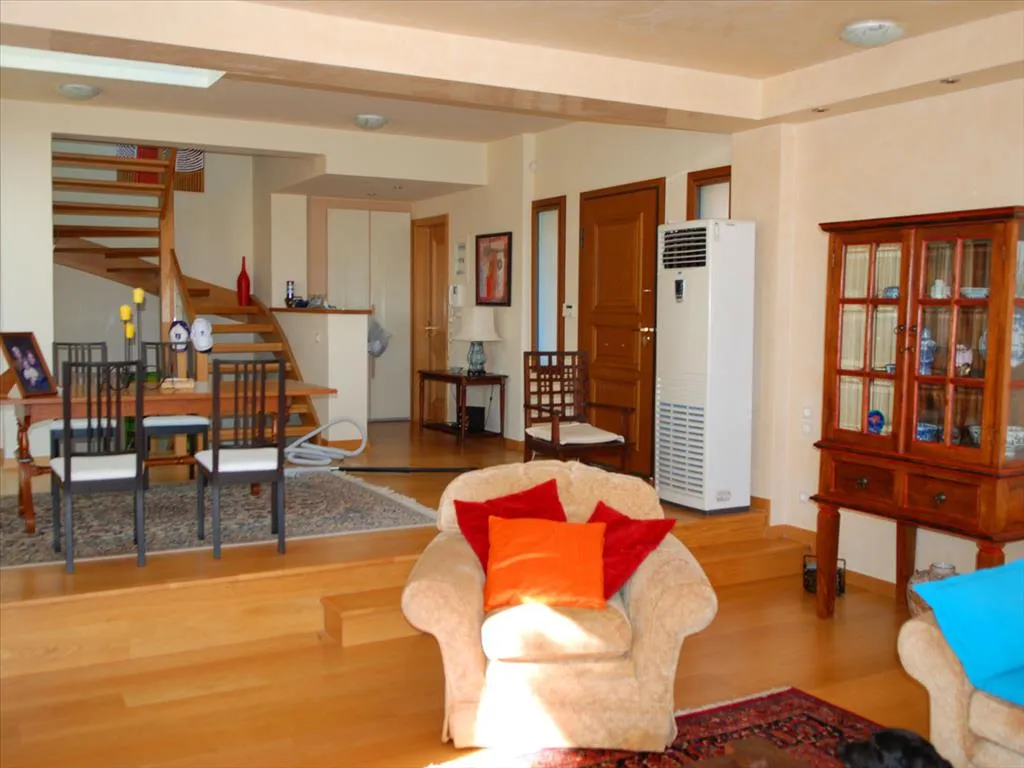 9-toaline maja asukohas Athens