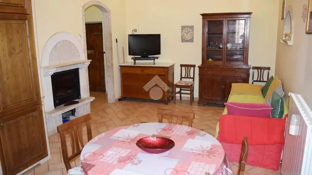 Salle à manger - Restored Triplex with Vaulted Ceilings in Tagliacozzo