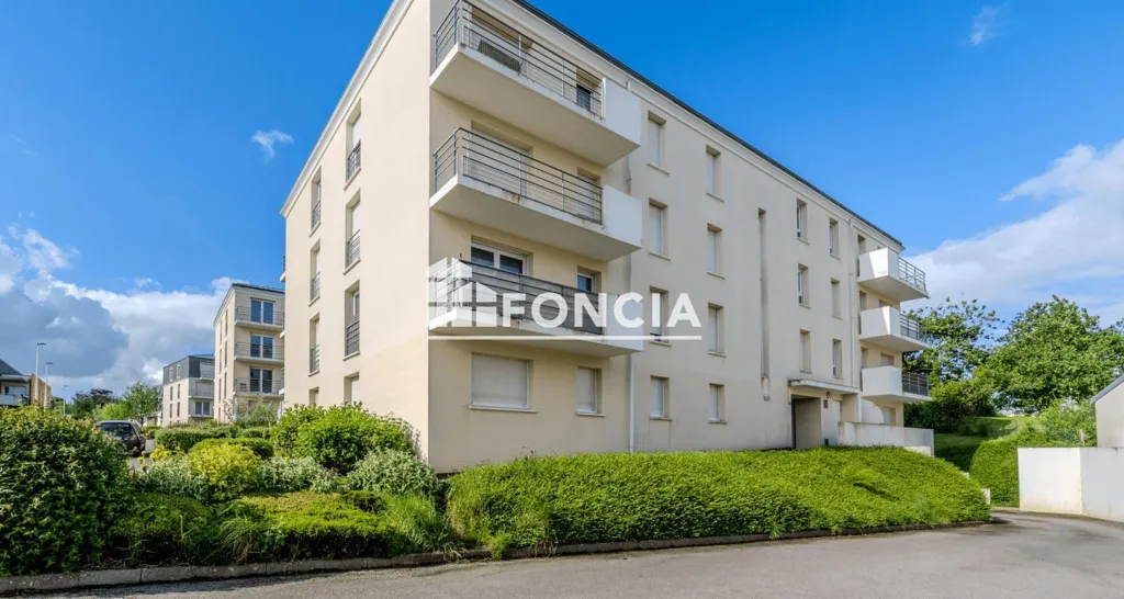 Välivaade - Spacious 3-Bed Flat with Balcony in La Cavale Blanche