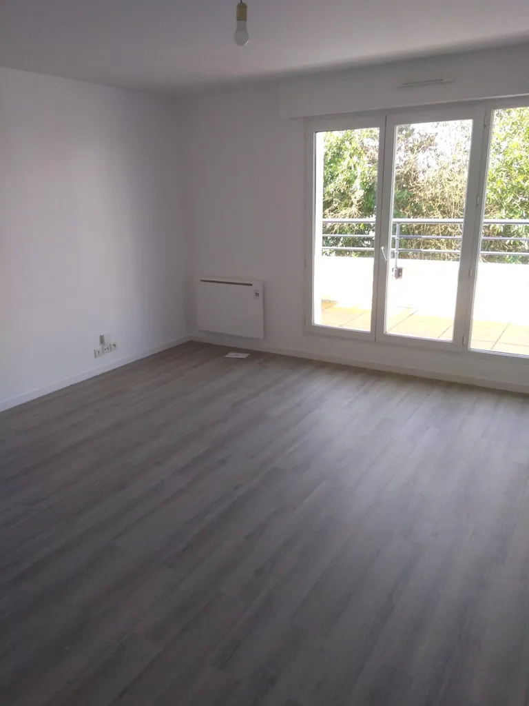 Elutuba - 3-Bed Flat with West Terrace in Vannes