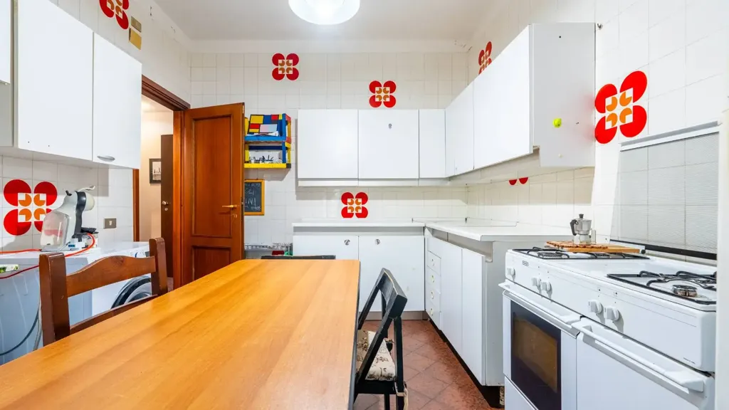 Cuisine - Quadrilocale with Balcony in Cagliari