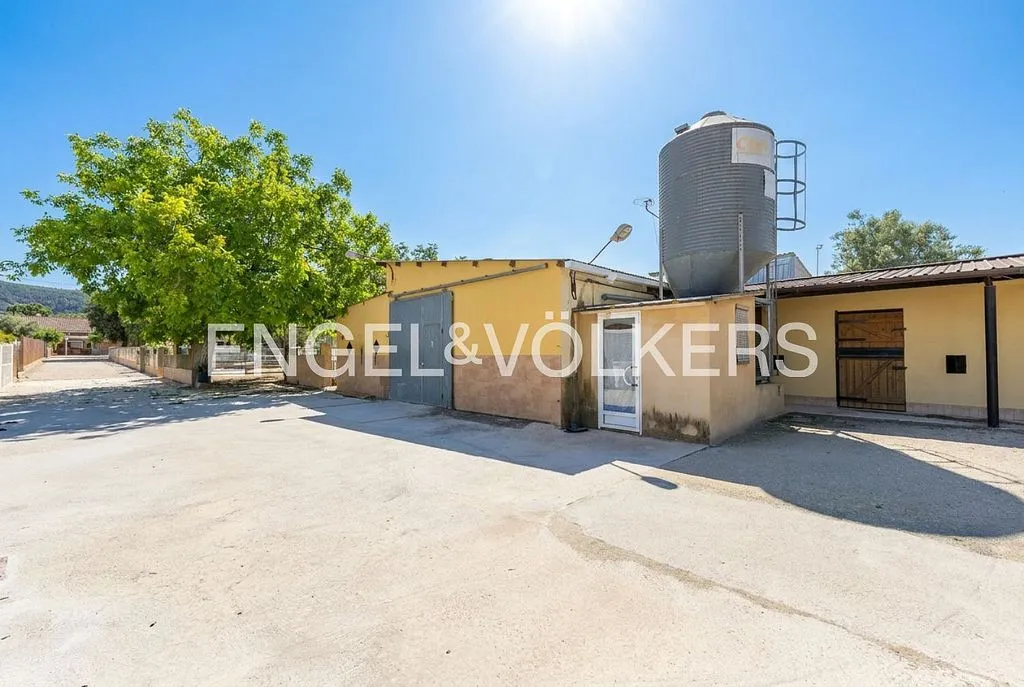 Aed - Equestrian Estate with Pool in Enguera