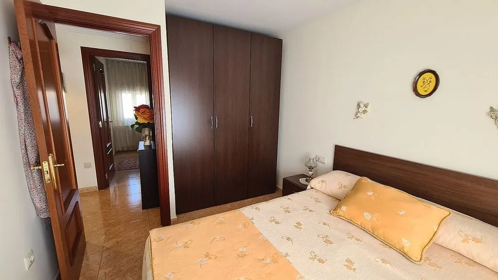 Magamistoad - Bright 2-Bedroom Flat in Zona Pinilla