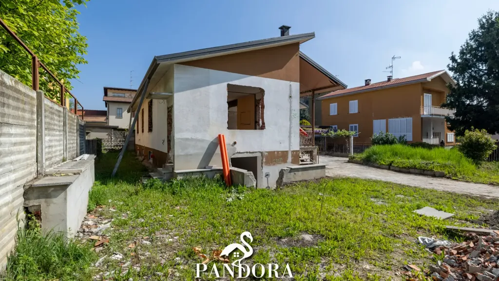 Välivaade - Rustic-Style Semi-Detached Villa with Terrace in Lonate Pozzolo