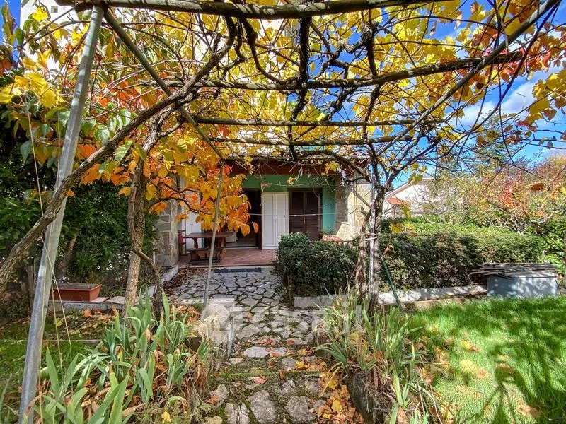 Aed - Bifurcated Villa with Garden in Pignola