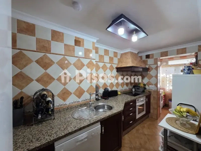 Köök - Spacious Flat with Garden in Carmona