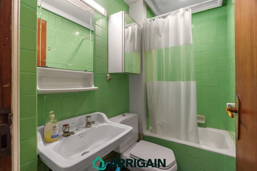 Vannitoad - 5-Bedroom Flat with River Views in San Sebastián