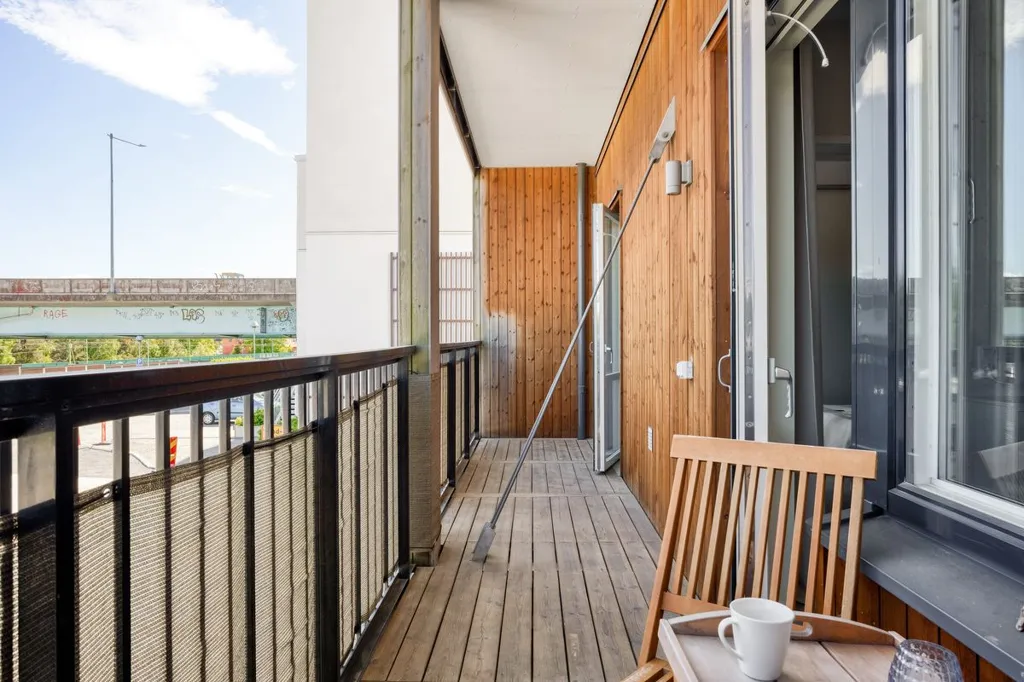 Balcon - Two-Bedroom Flat with Balcony in Central Knivsta