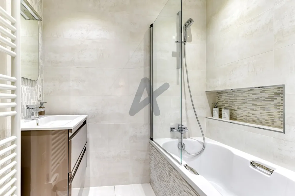 Salles de bain - Appartement Luxueux avec Balcon à Lyon 6ème