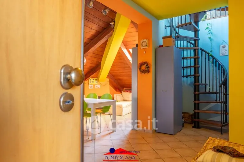 Esik - Two-Level Apartment with Balcony in Busca