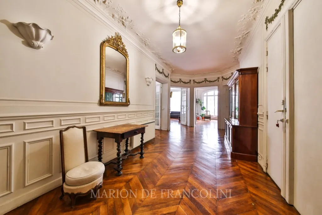 Hallway - Haussmannian Apartment with Parking in Ternes