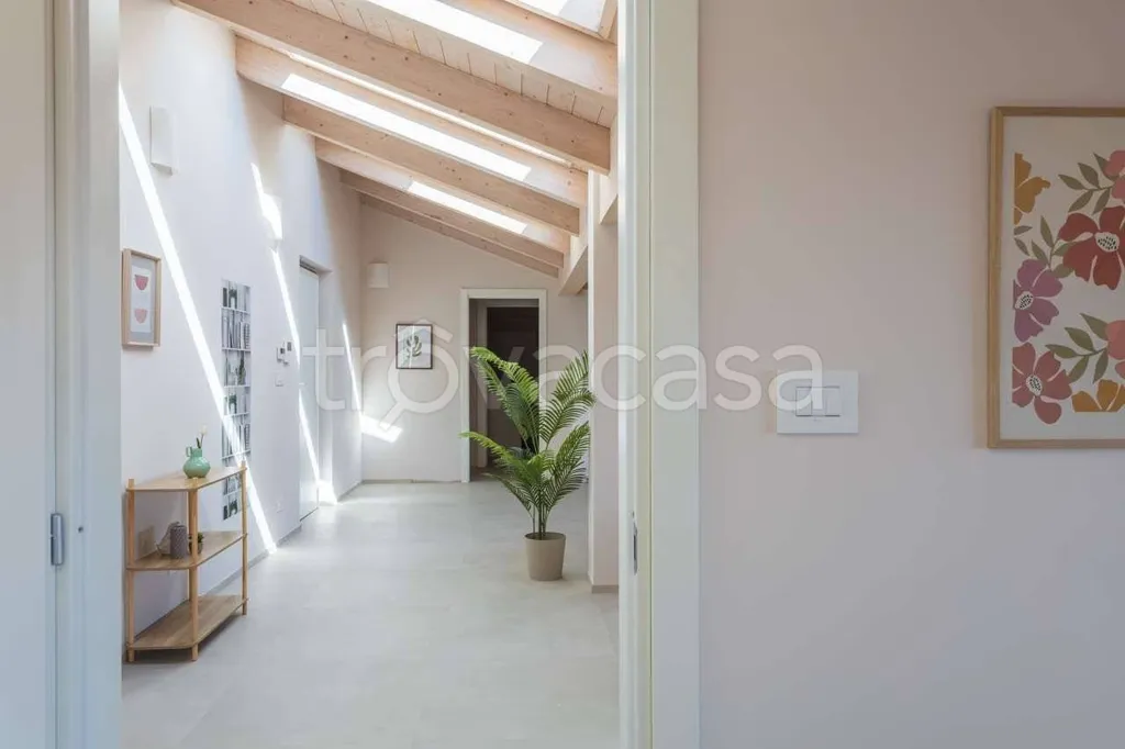 Entrée - Mansard Apartment with Lift in Busca