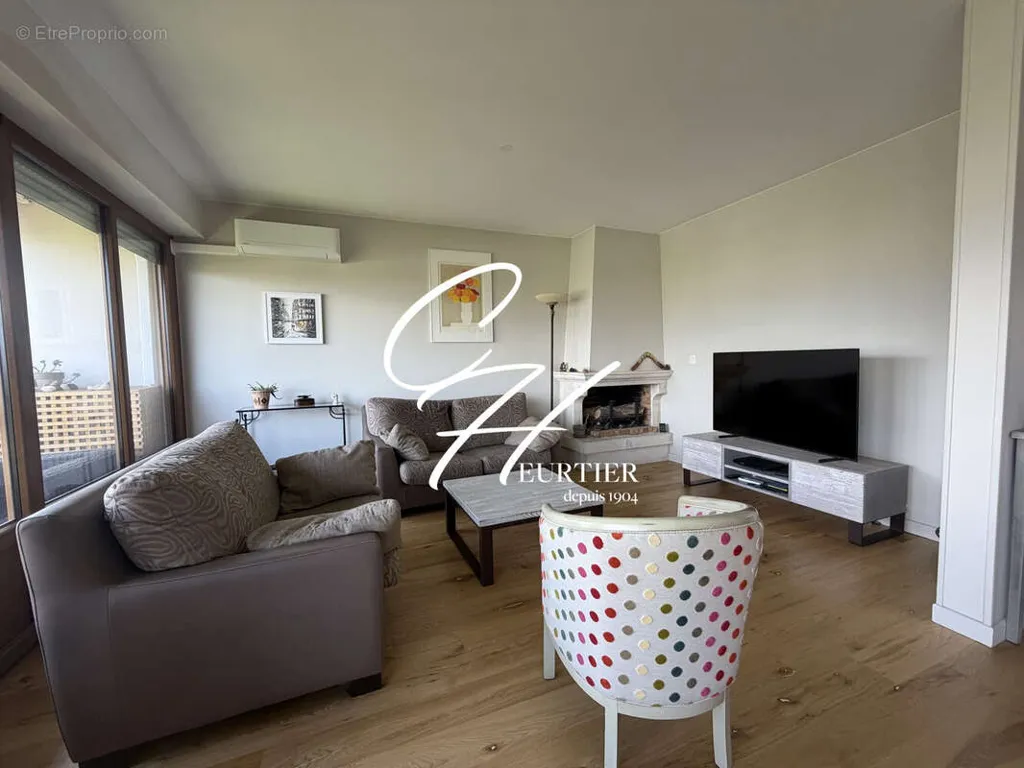 Séjour - Appartement avec Balcon au Dernier Étage à Echirolles