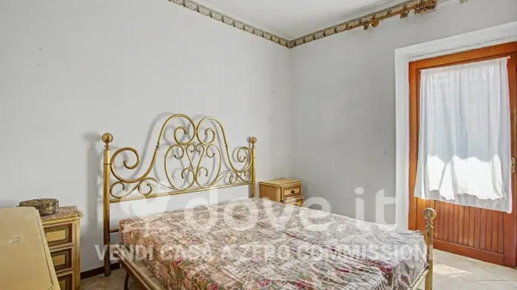 Chambres - Apartment with Balcony in Luino's Historic Centre