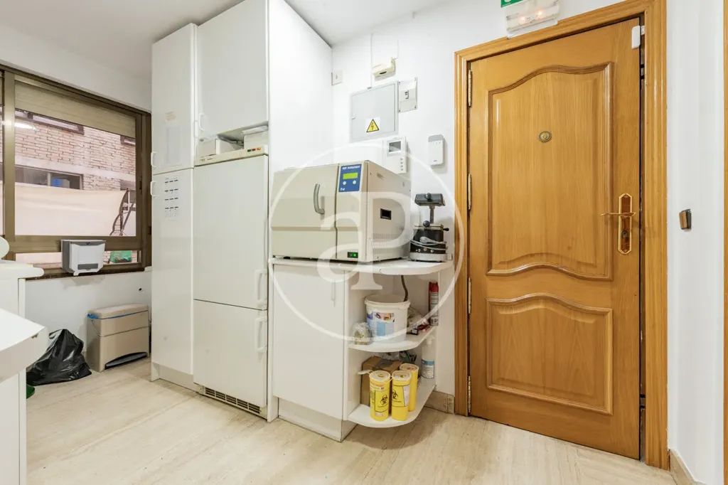 Kitchen - 3-Bedroom Apartment near Retiro Park, Madrid