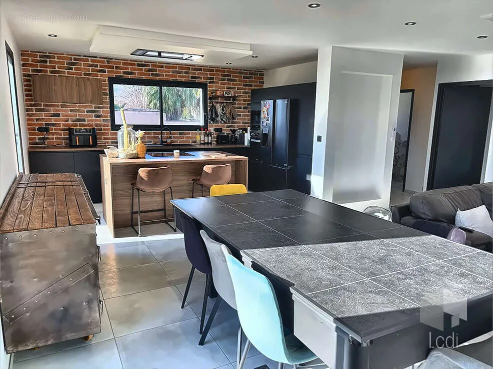 Sala da pranzo - Recent House with Garden in Ancône