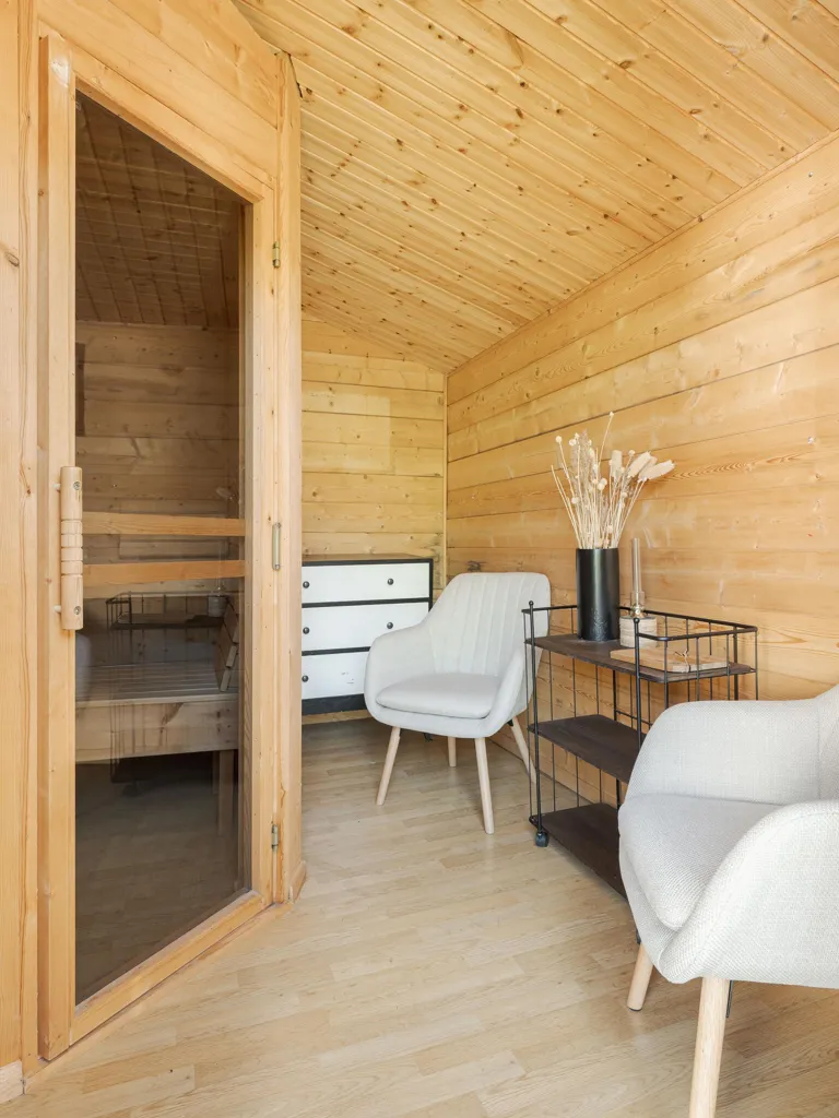 Toad - Charming Seafront Home with Open Plan in Tranquil Setting