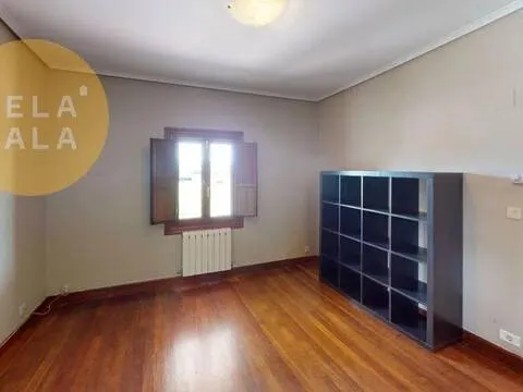 Magamistoad - Chalet with Extensive Land in Getxo