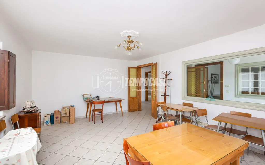 Söögituba - Bifamiliar Villa with Private Garden in Caprie
