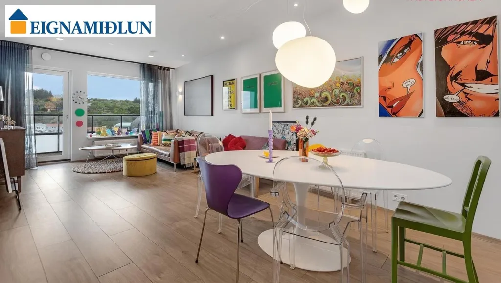 Sala da pranzo - Apartment with Balcony in Hlíðarfótur