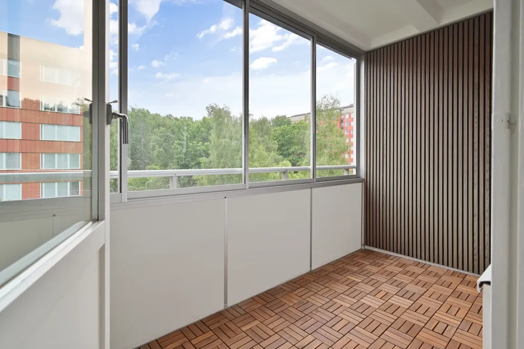 Balcone - Modernised Penthouse with Balcony in Upplands Väsby