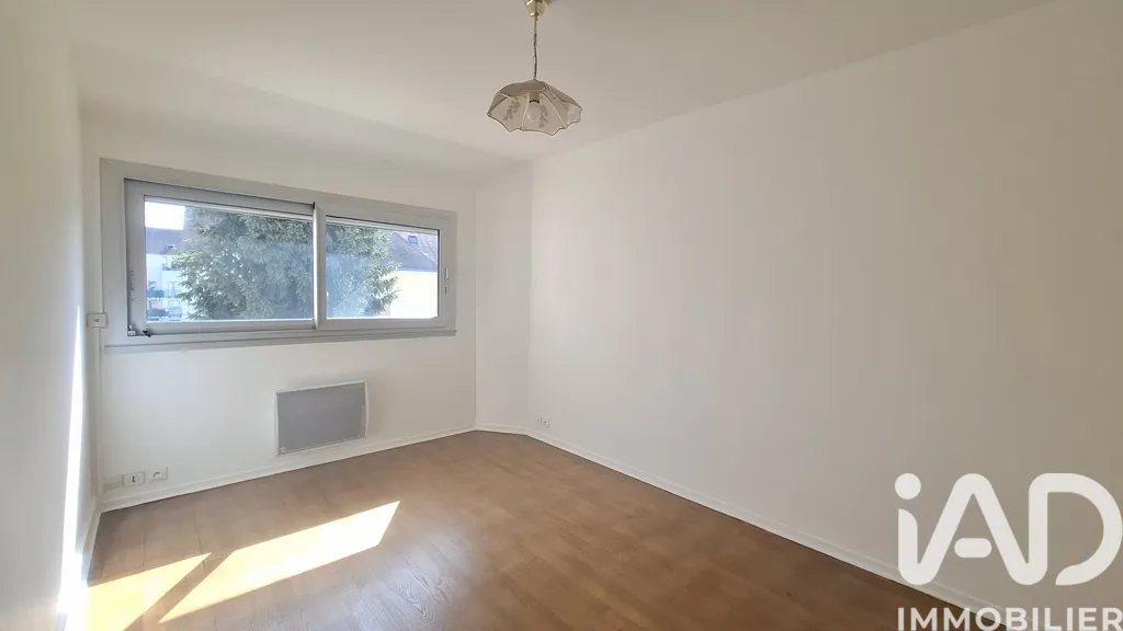 Pièces - Appartement Lumineux avec Parking à Arpajon