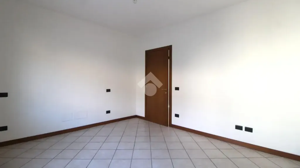 Pièces - Ground Floor Trilocale with Private Garage in Dello