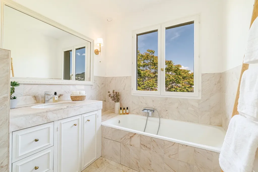 Bathrooms - Character House with Pool in Nice Cimiez