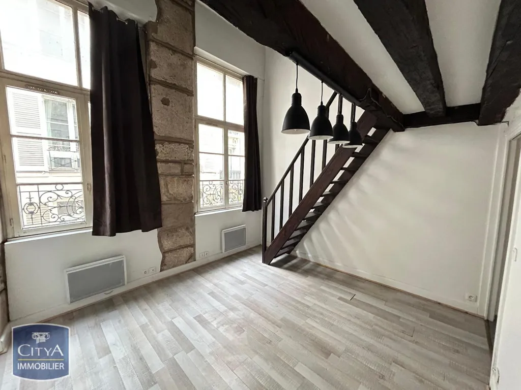 Toad - Renovated Studio Apartment in Paris 4e