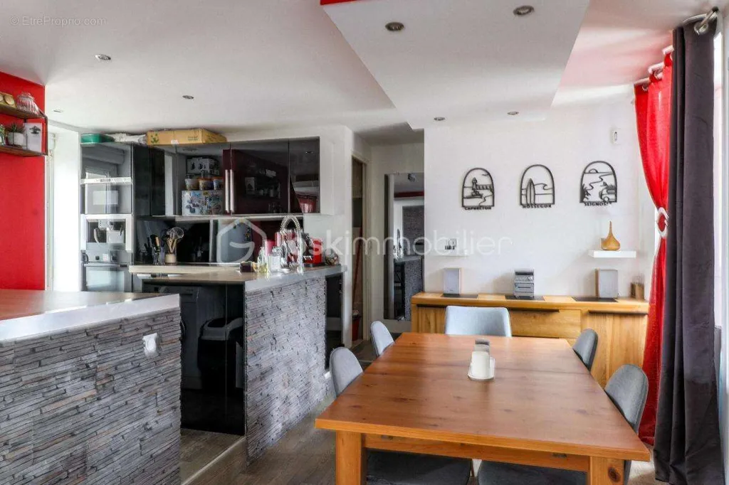 Sala da pranzo - Town House with Balneotherapy Bath in Vert-le-Grand