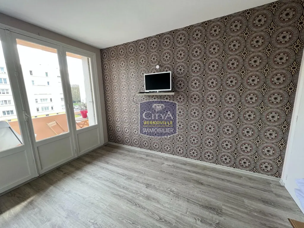 Toad - Rent-Generating 3-Bed Flat with Balcony in Saint-Quentin