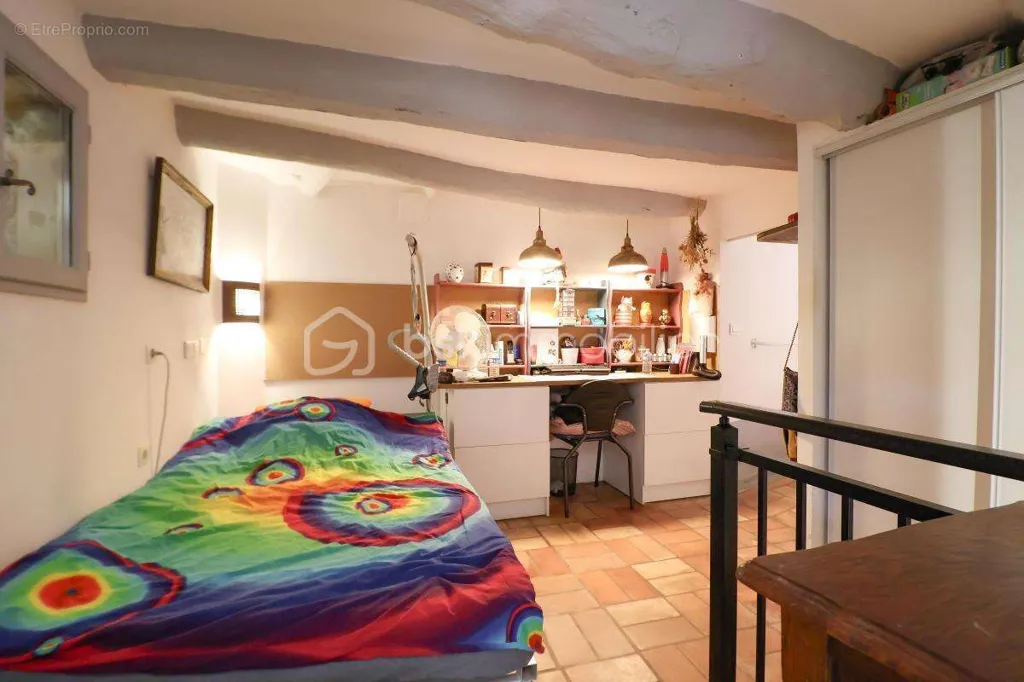 Chambres - Maison de Village avec Combles et Terrain à Cabrières