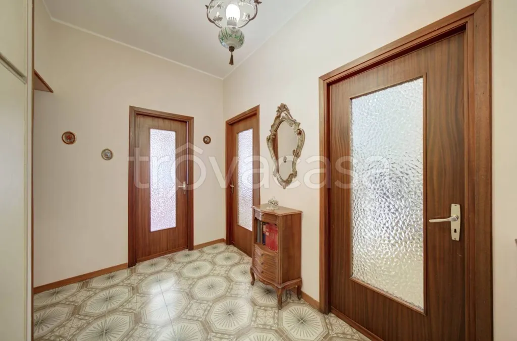 Esik - Newly Built Apartment with Balcony in Turin