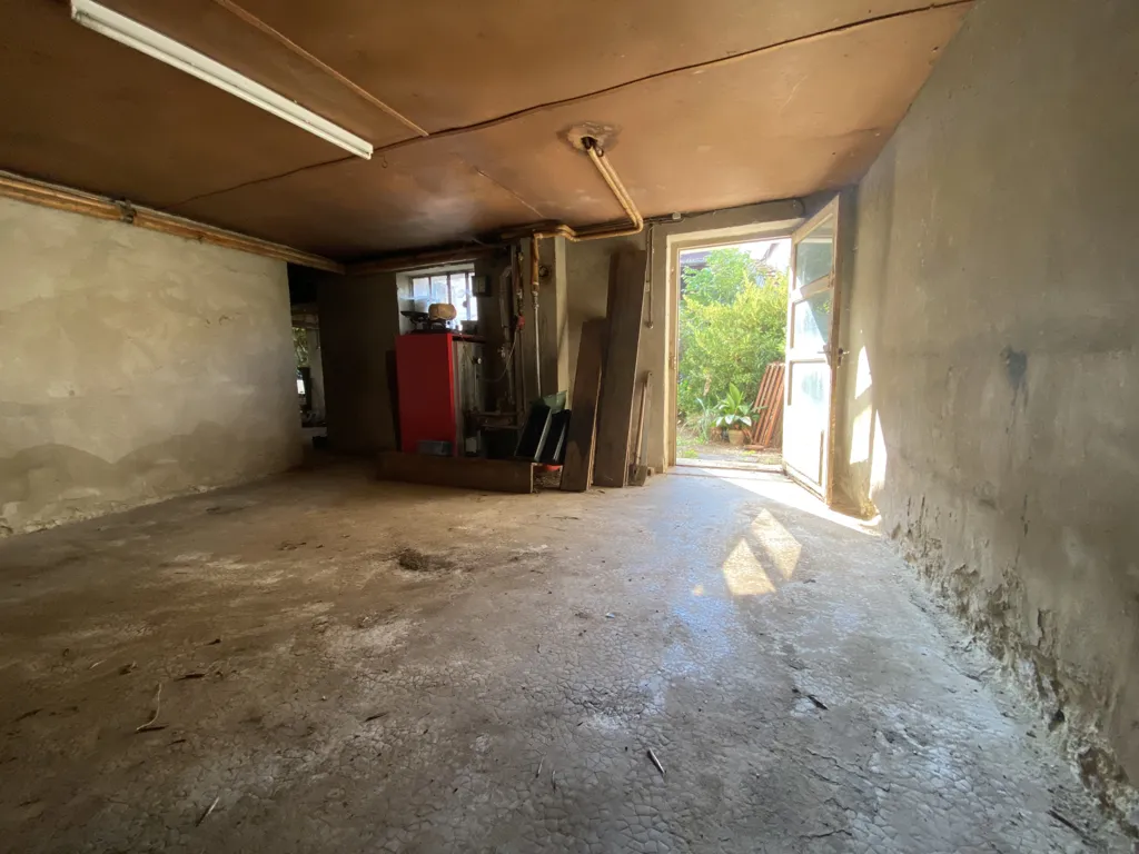 Garaaž - Old House with Potential Duplexes in Saint-Genis-Laval