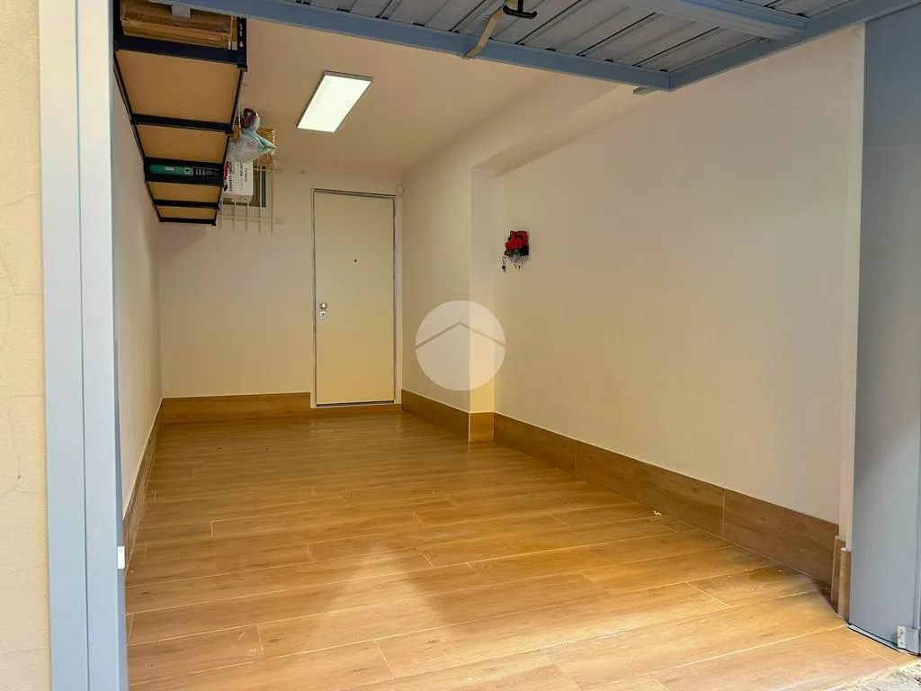 Garage - Trilocale with Private Garden in Parma