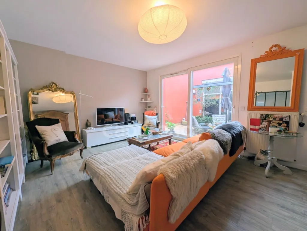 Salón - 5-Piece Apartment with Patio in Bordeaux Bastide