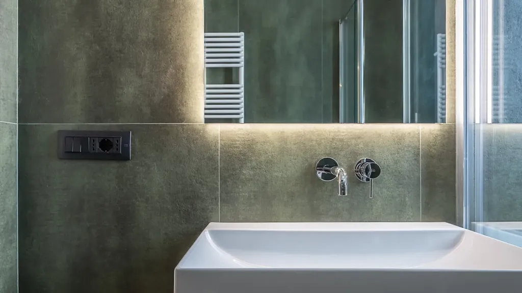 Bagni - Rustic-Style Apartment with Balcony in Turin