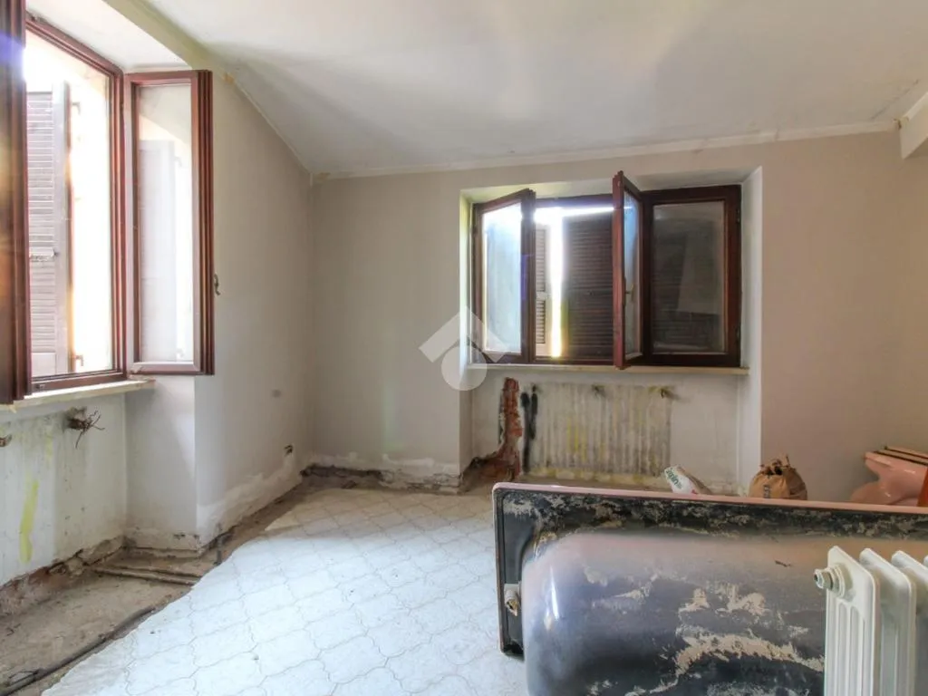 Toad - Triplex with Balcony in Vestone