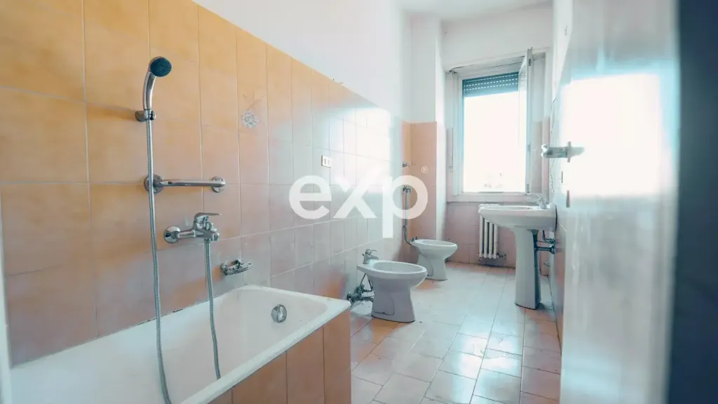 Salles de bain - Apartment with Balcony in Castellanza