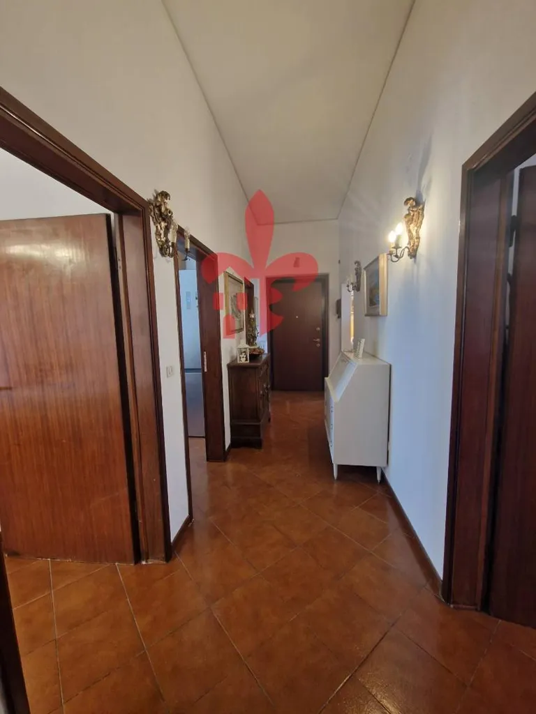 Entrée - 5-Room Apartment with Balcony in Florence